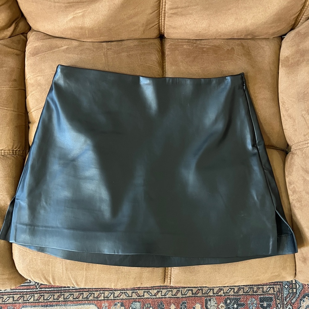Express High Waisted Faux Leather Mini Skort- Size 6